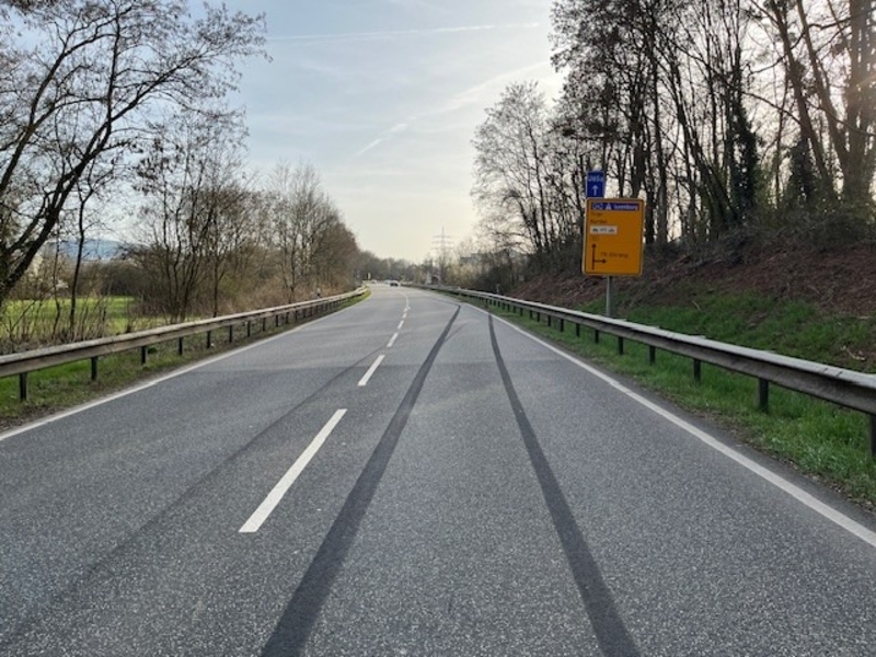 POL-PDTR: Verkehrsunfallflucht auf der B 53 - Zeugen gesucht! - Foto: presseportal.de