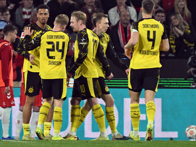 Gegen zehn Kölner hatte Dortmund zunächst leichtes Spiel - Foto: Federico Gambarini/dpa