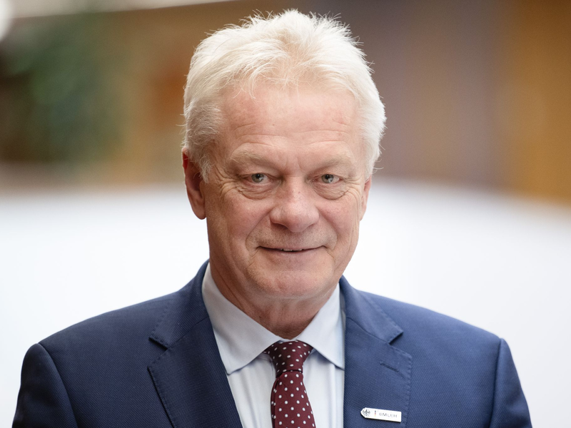 Minister Rainer: «Gut, dass Veggie-Schnitzel-Verbot vom Tisch ist.» (Archivbild) - Foto: Sebastian Gollnow/dpa