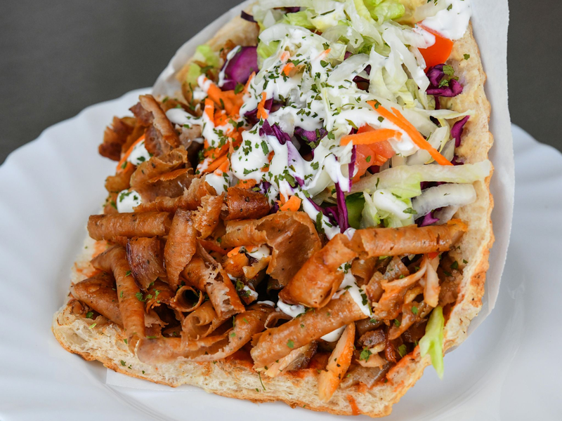 Fleisch, Salat, Sauce und Brot: Und fertig ist der Döner. (Archivbild) - Foto: Patrick Pleul/dpa-Zentralbild/dpa