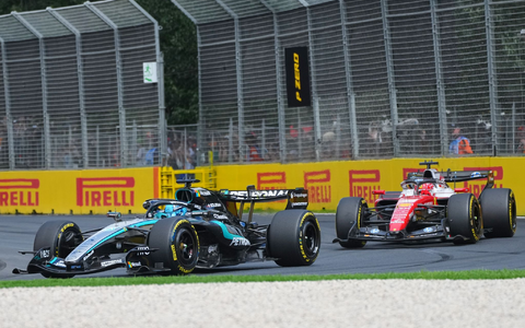 George Russell (l) und Charles Leclerc duellieren sich hart. - Foto: Scott Barbour/AP/dpa