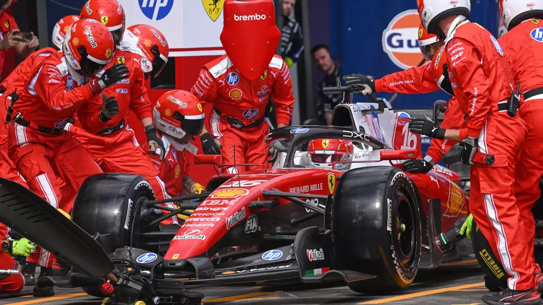 Charles Leclerc legt einen Raketenstart hin. - Bild: William West/POOL AFP/AP/dpa