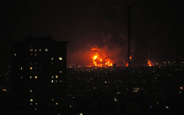 Israels Armee griff Öllager in Teheran an.  - Foto: Vahid Salemi/AP/dpa