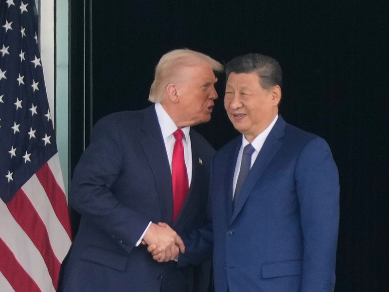 US-Präsident Trump und Chinas Staatschef Xi hatten sich vor Monaten in Südkorea getroffen. (Archivbild)  - Foto: Mark Schiefelbein/AP/dpa