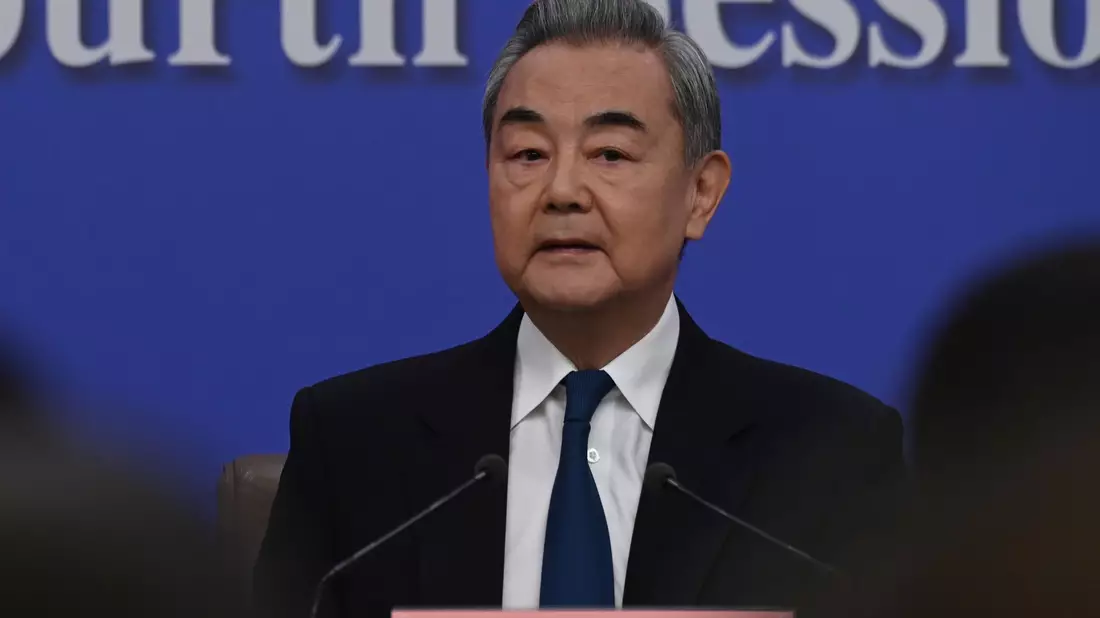 Chinas Außenminister Wang Yi lobte die Beziehungen zu Europa.  - Bild: Johannes Neudecker/dpa