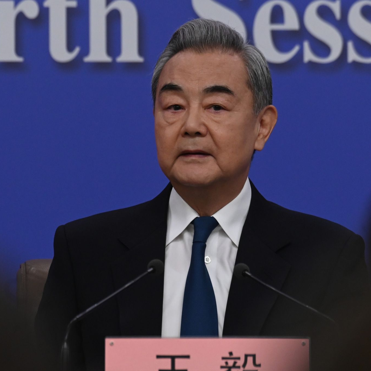 Chinas Außenminister Wang Yi lobte die Beziehungen zu Europa.  - Foto: Johannes Neudecker/dpa