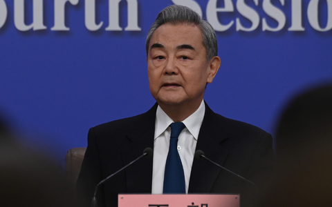 Chinas Außenminister Wang Yi lobte die Beziehungen zu Europa.  - Foto: Johannes Neudecker/dpa