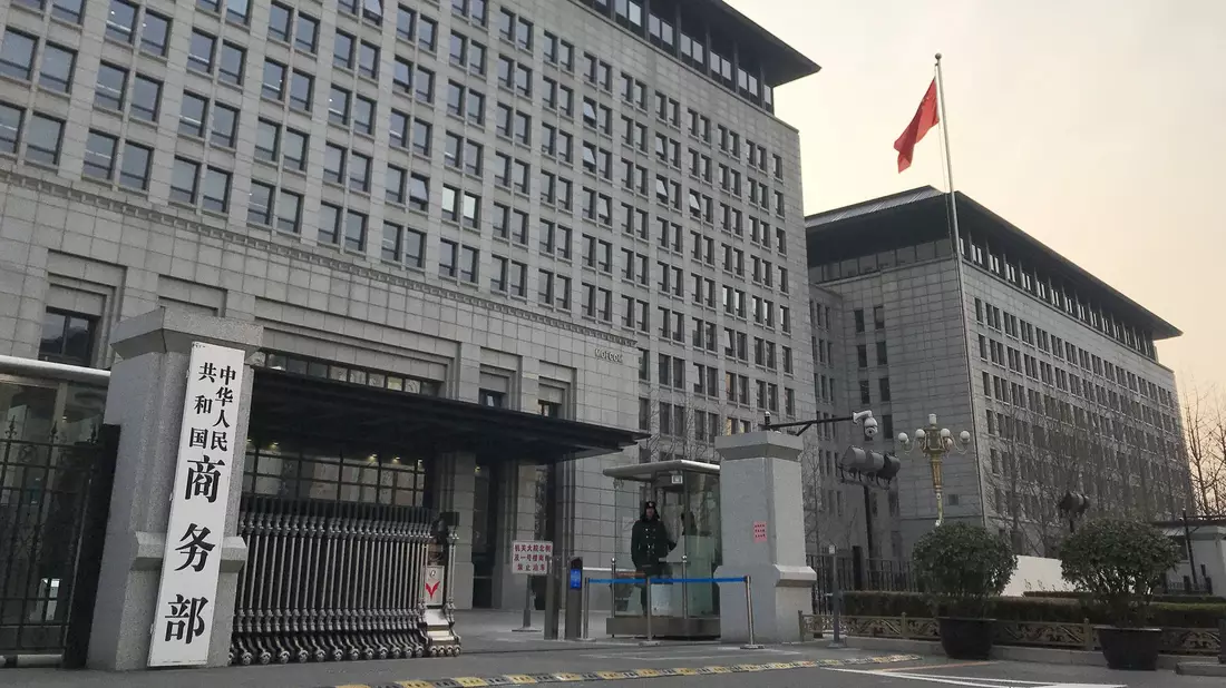 Chinas Handelsministerium sieht die Verhandlungen mit den Niederlanden gefährdet. (Archivbild)  - Bild: Oliver Zhang/AP/dpa