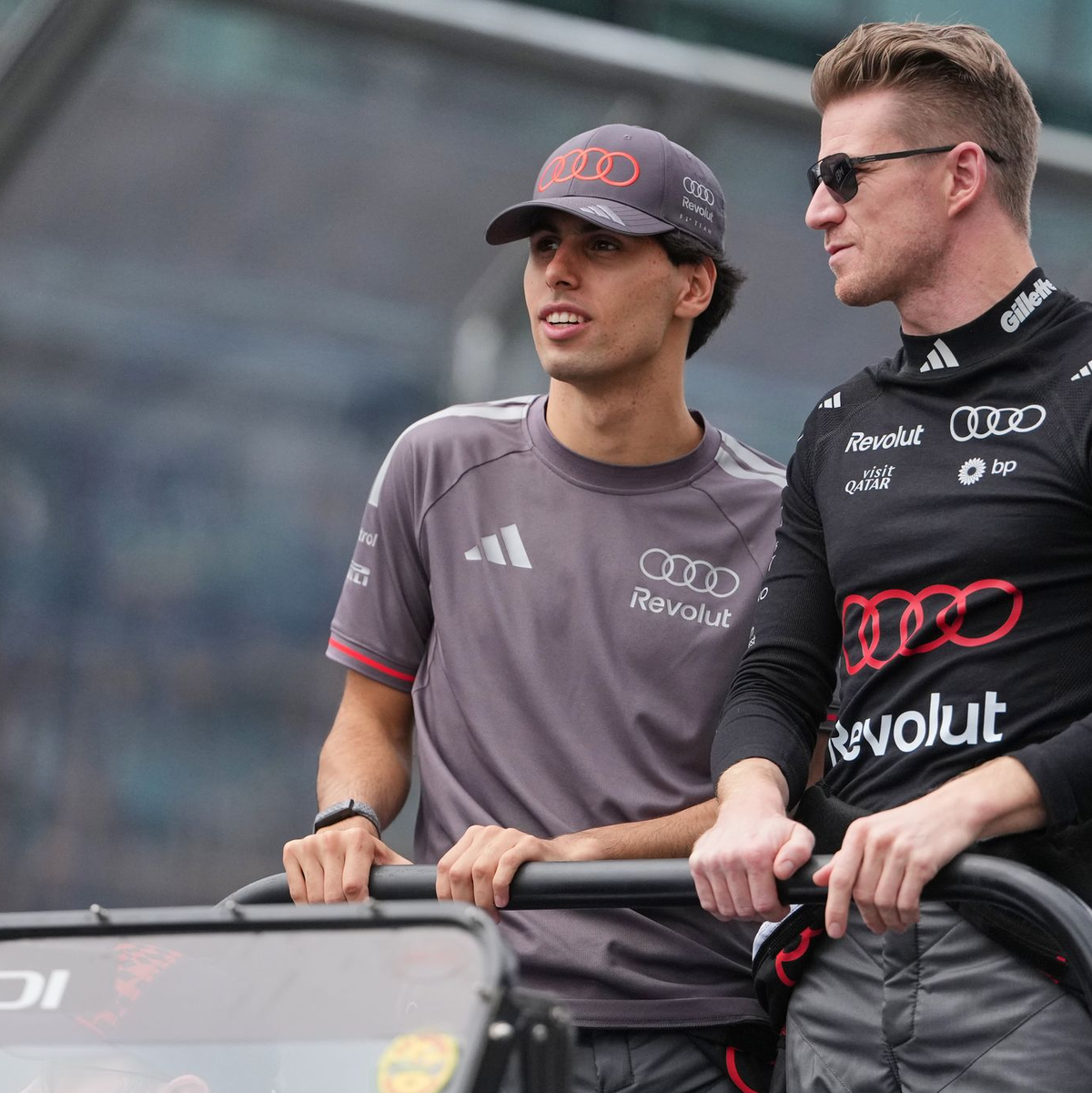 Nico Hülkenberg (r) scheidet aus, Gabriel Bortoleto holt Punkte. - Foto: Asanka Brendon Ratnayake/AP/dpa