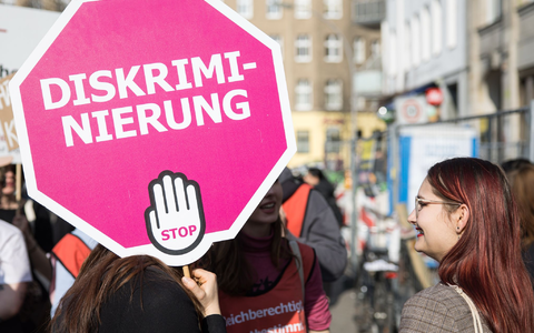 Programme gegen Diskriminierung sieht US-Präsident Trump als Auswuchs der «Gender-Ideologie». (Archivbild) - Foto: Hannes P. Albert/dpa