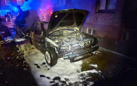 POL-STD: Zwei Autos in Stade in Brand geraten - Polizei sucht Zeugen - Foto: presseportal.de