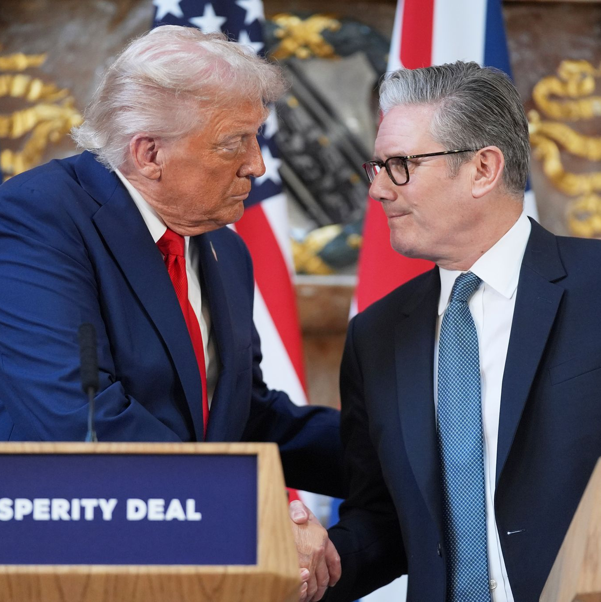Keine Freunde mehr: Donald Trump (l.) und Keir Starmer. (Archivbild) - Foto: Evan Vucci/AP/dpa