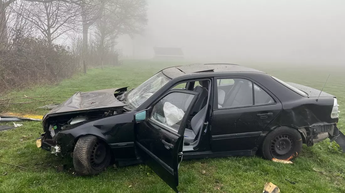 POL-WES: Kamp-Lintfort, Verkehrsunfallflucht zieht umfangreiche Suchmaßnahmen nach sich, - Zeugensuche - - Bild: presseportal.de