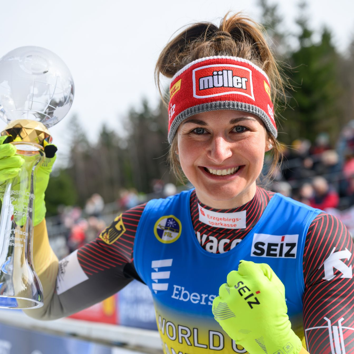 Julia Taubitz holt den fünften Gesamtweltcuperfolg in Serie.  - Foto: Robert Michael/dpa