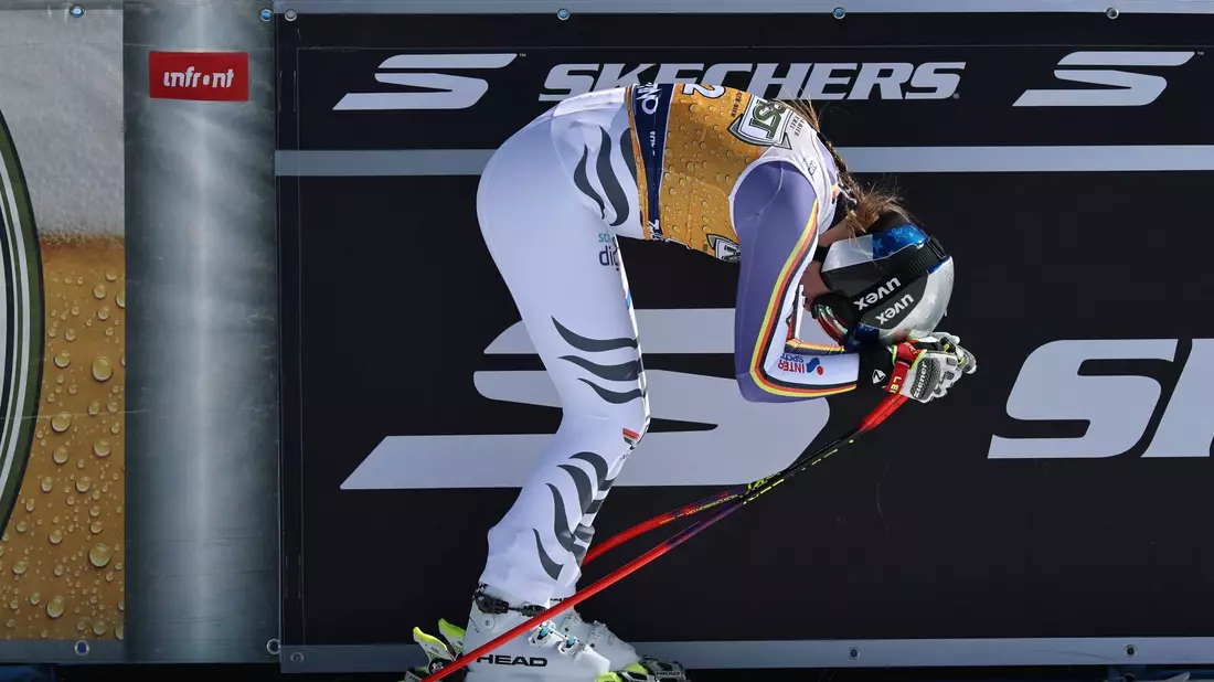 Erlebte wechselhafte Tage in Val di Fassa: Emma Aicher. - Bild: Marco Trovati/AP/dpa