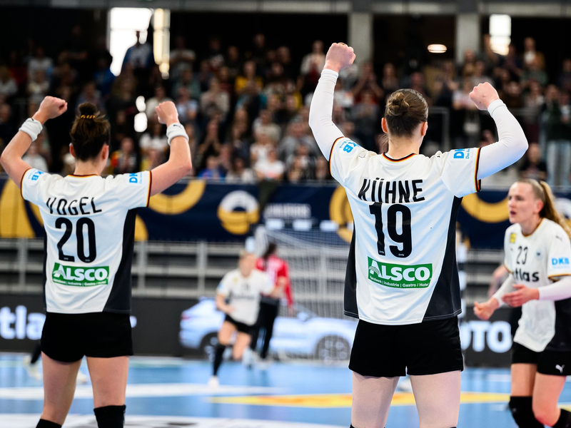 Die deutschen Handballerinnen haben mit einem Sieg gegen Slowenien vorzeitig das EM-Ticket gelöst. - Foto: Marco Wolf/dpa