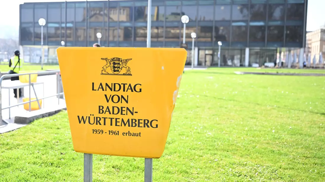 Der Wahlkampf entwickelte sich zu einem Kopf-an-Kopf-Rennen. - Bild: Bernd Weißbrod/dpa