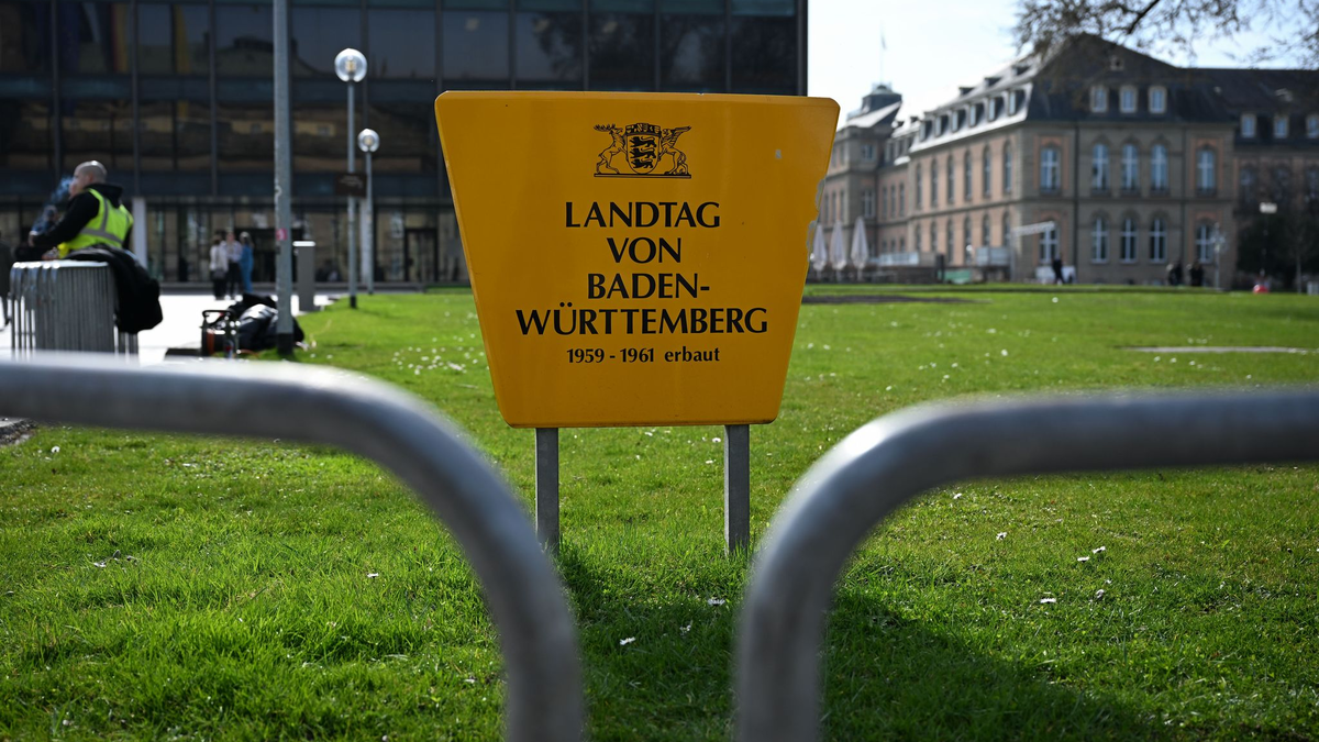 Die Grünen liegen laut Hochrechnungen knapp vor der CDU bei Landtagswahl.  - Foto: Katharina Kausche/dpa