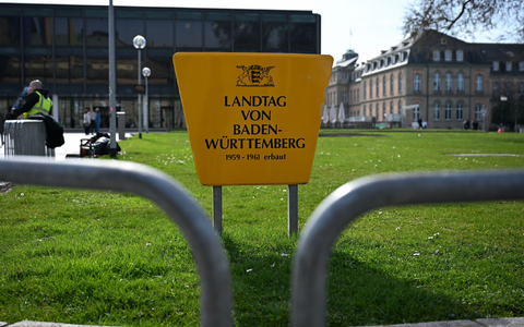 Die Grünen liegen laut Hochrechnungen knapp vor der CDU bei Landtagswahl.  - Foto: Katharina Kausche/dpa
