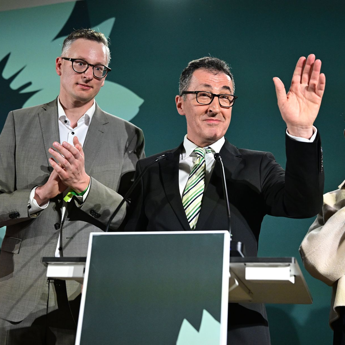 Es sieht gut aus für Cem Özdemir. Seine Grünen liegen bei der Landtagswahl in Baden-Württemberg laut ARD und ZDF leicht vor der CDU. - Foto: Bernd Weißbrod/dpa