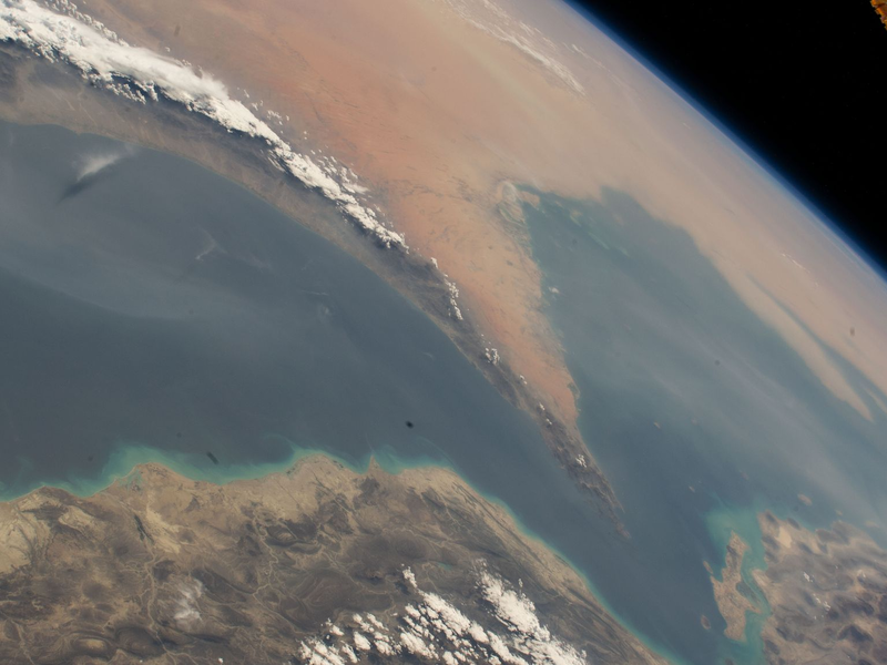 Kaum Schiffe passieren zurzeit die Straße von Hormus. (Archivbild) - Foto: -/Nasa/dpa