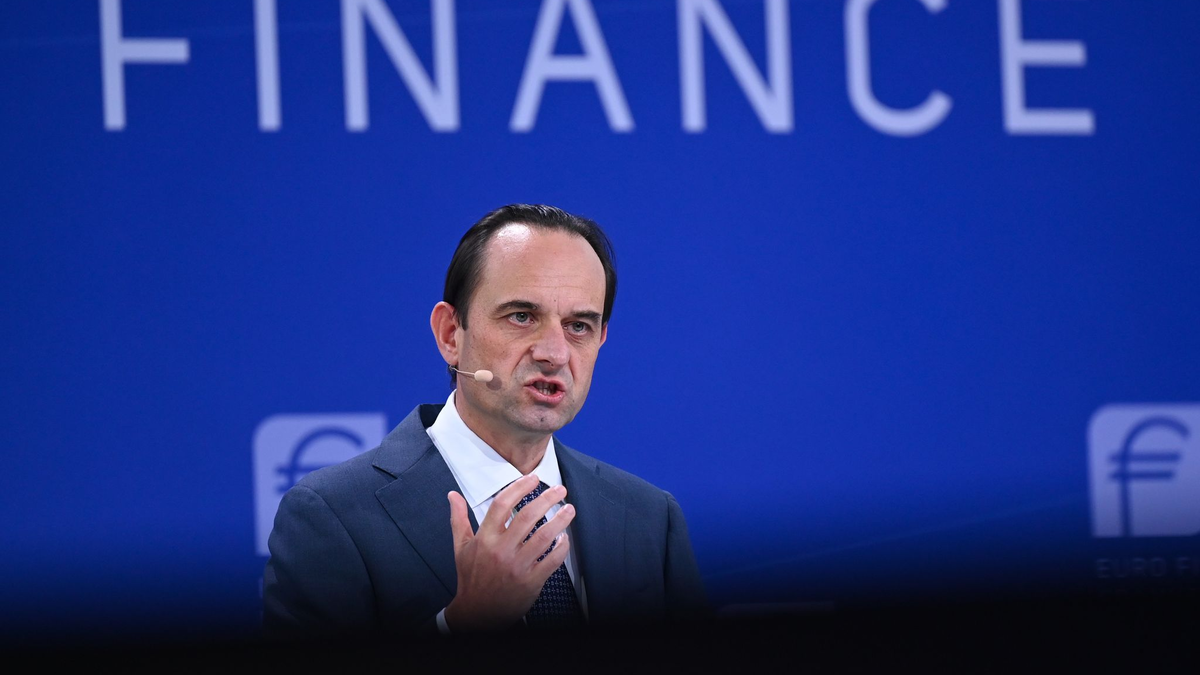 Bafin-Präsident Mark Branson sieht bei offenen Immobilienfonds Risiken für Privatanleger (Archivbild) - Foto: Arne Dedert/dpa