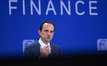 Bafin-Präsident Mark Branson sieht bei offenen Immobilienfonds Risiken für Privatanleger (Archivbild) - Foto: Arne Dedert/dpa