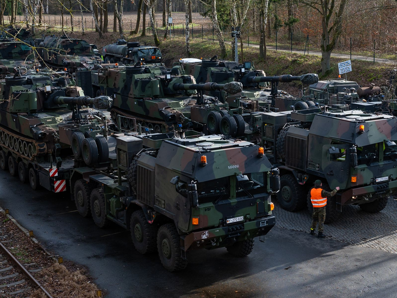 Die europäischen Staaten rüsten auf und üben für den Ernstfall.  - Foto: Philipp Schulze/dpa