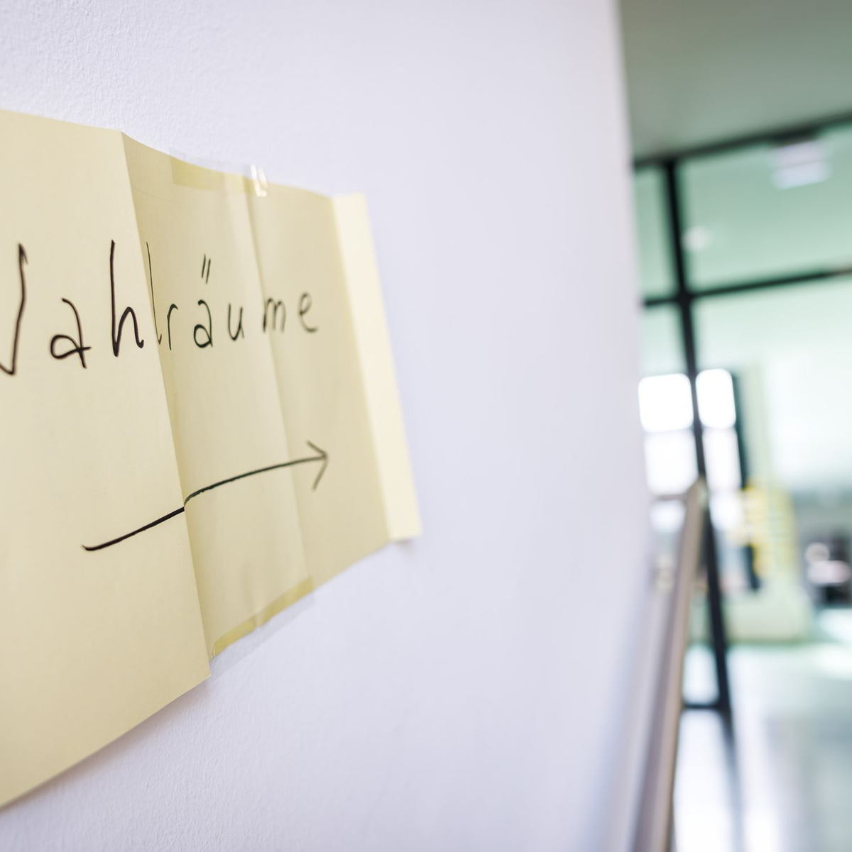 Über fast 40.000 Mandatsträger stimmten die Menschen in Bayern ab. - Foto: Daniel Karmann/dpa