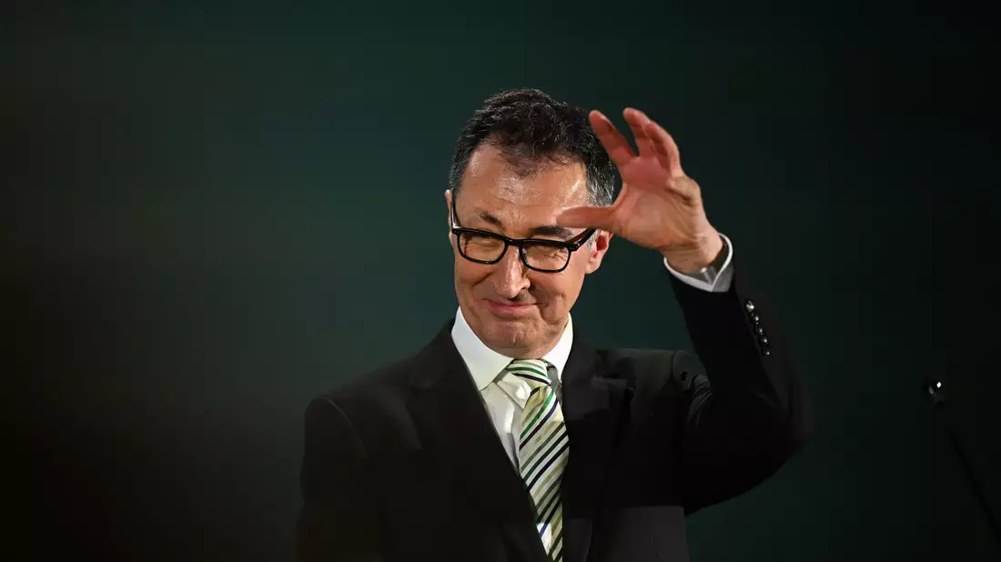 Holte auf den letzten Metern noch auf: Cem Özdemir wird wohl der nächste Ministerpräsident in Baden-Württemberg.  - Bild: Bernd Weißbrod/dpa
