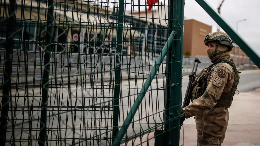 Im Gefängnis im Istanbuler Bezirk Silivri sind zahlreiche Regierungskritiker inhaftiert. (Archivbild) - Bild: Emrah Gurel/AP/dpa