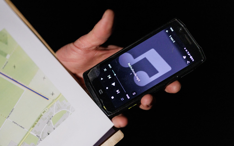 Der Revierruf des männlichen Rebhuhns wird für die Zählung der Wildtiere genutzt. Hähne in den Feldern erwidern diesen Ruf.  - Foto: David Ebener/dpa