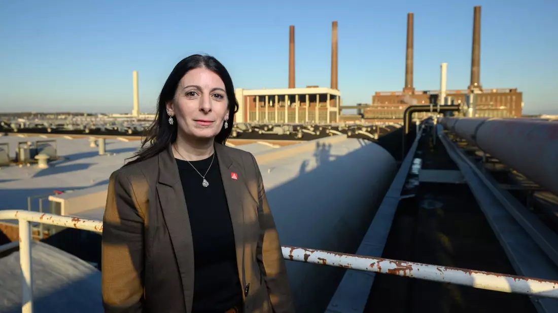 In Wolfsburg aufgewachsen, heute eine der einflussreichsten Arbeitnehmervertreterinnen der deutschen Industrie: Daniela Cavallo. - Bild: Julian Stratenschulte/dpa