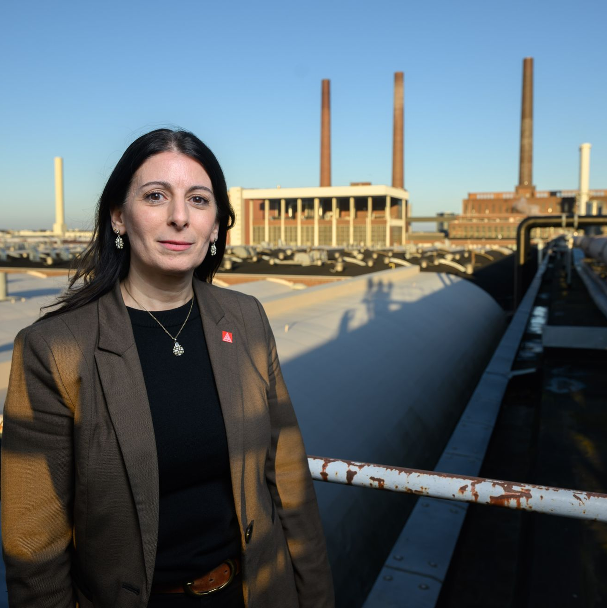 In Wolfsburg aufgewachsen, heute eine der einflussreichsten Arbeitnehmervertreterinnen der deutschen Industrie: Daniela Cavallo. - Foto: Julian Stratenschulte/dpa
