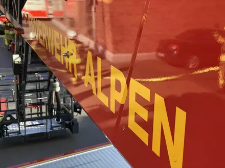 FW Alpen: Überörtlicher Einsatz für die Drehleiter - Foto: presseportal.de