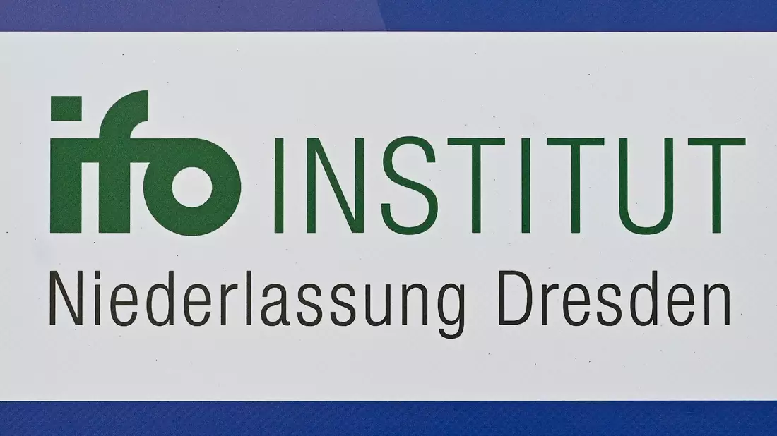 Laut einer Befragung des Dresdner Ifo Institutes bewerten ostdeutschen Unternehmen die Wirtschaftspolitik der Bundesregierung besonders kritisch (Symbolbild).  - Bild: Patrick Pleul/dpa-Zentralbild/dpa