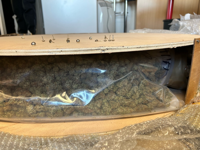 HZA-HST: Mehr als 86 Kilogramm Marihuana in Paketsendungen ./. Pakete kamen Stralsunder Zoll spanisch vor - Foto: presseportal.de