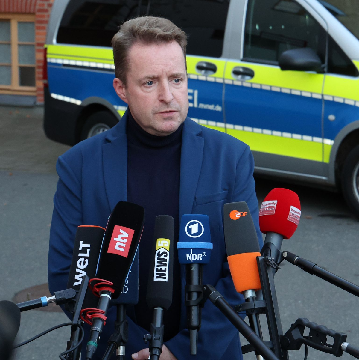 Harald Nowack, Oberstaatsanwalt und Pressesprecher der Staatsanwaltschaft Rostock, unterrichtete die Öffentlichkeit im November über die Festnahme der Tatverdächtigen. (Archivbild) - Foto: Bernd Wüstneck/dpa