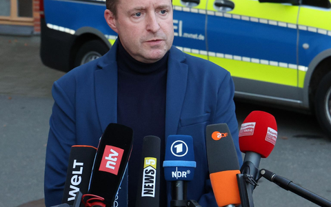 Harald Nowack, Oberstaatsanwalt und Pressesprecher der Staatsanwaltschaft Rostock, unterrichtete die Öffentlichkeit im November über die Festnahme der Tatverdächtigen. (Archivbild) - Foto: Bernd Wüstneck/dpa