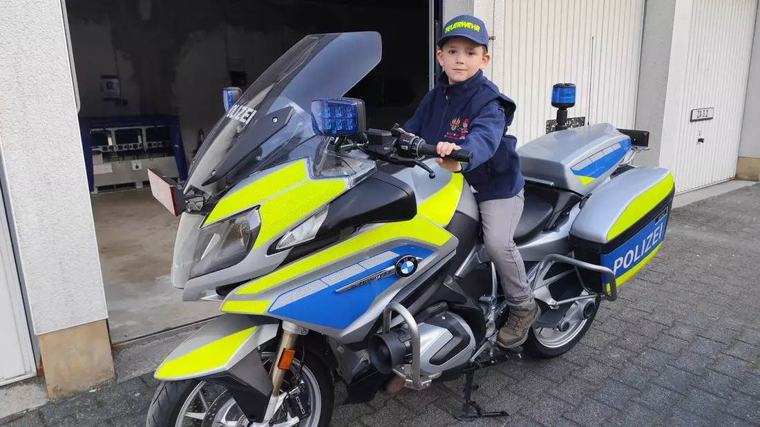 FW-OE: LöschKids aus Kirchhundem besuchen Polizeiwache in Olpe - Bild: presseportal.de