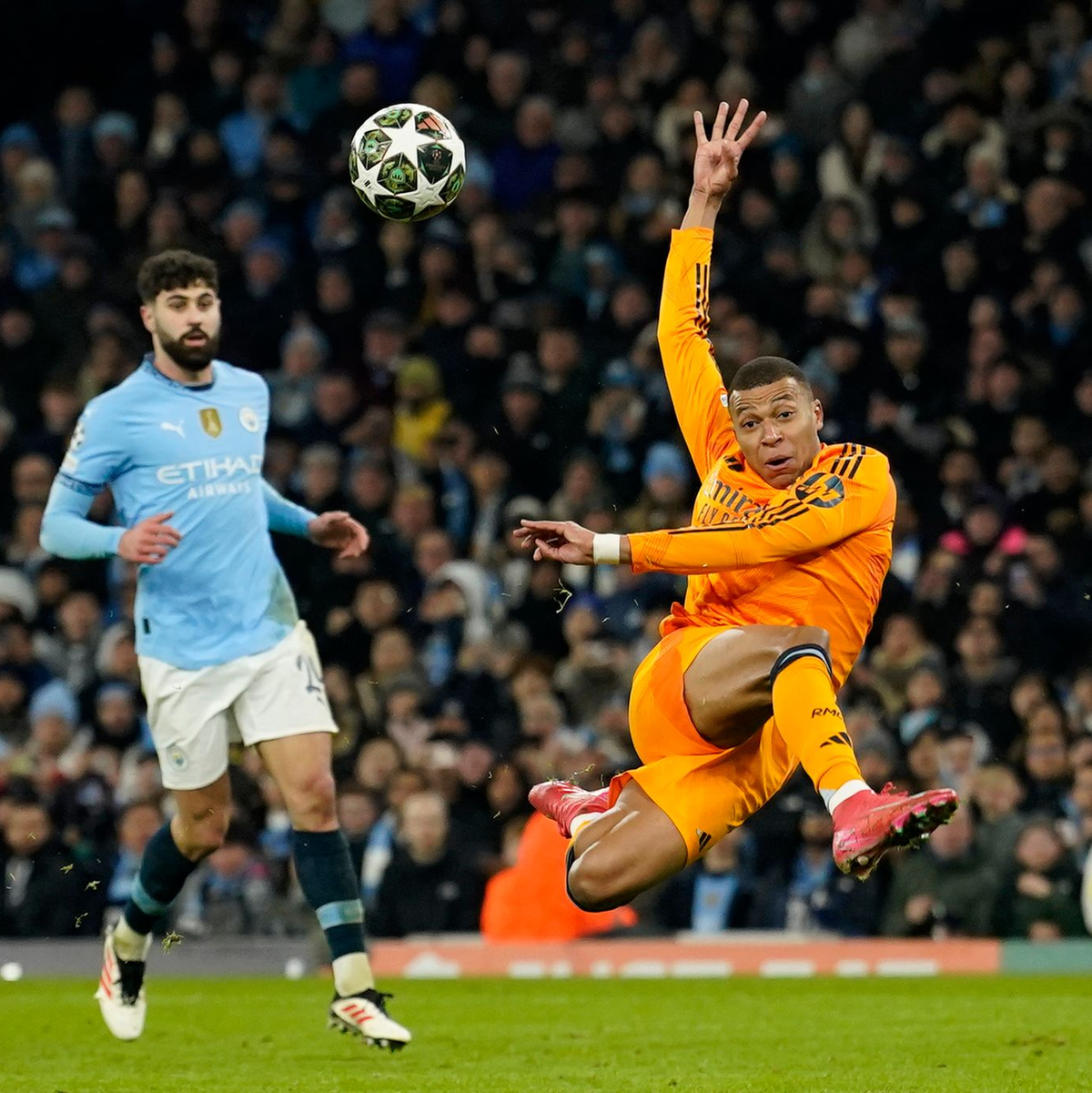 Kylian Mbappé traf im vergangenen Jahr gegen Manchester City. (Archivbild) - Foto: Dave Thompson/AP/dpa