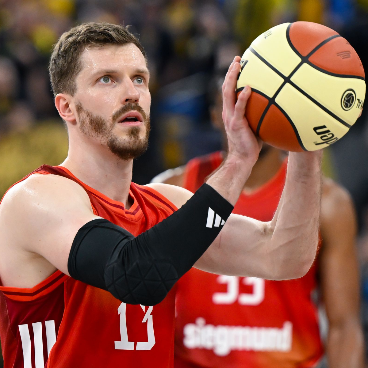 Bleibt bei den Bayern-Basketballern: Welt- und Europameister Andreas Obst. (Archivbild) - Foto: Sven Hoppe/dpa