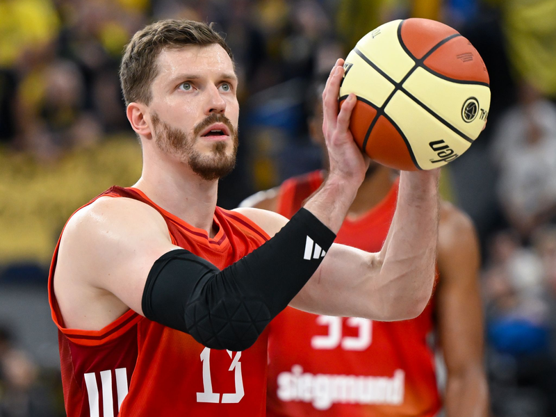 Bleibt bei den Bayern-Basketballern: Welt- und Europameister Andreas Obst. (Archivbild) - Foto: Sven Hoppe/dpa