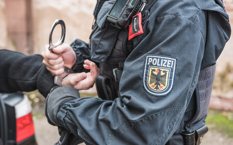 Bundespolizeidirektion München: Bundespolizei Waidhaus vollstreckt am Wochenende fünf Haftbefehle bei Grenzkontrollen - Foto: presseportal.de