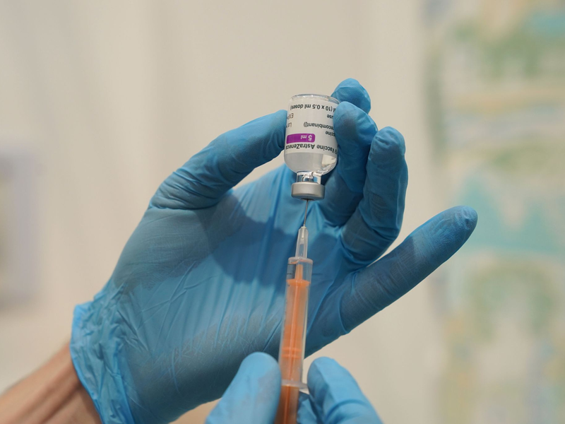 Die Klägerin wurde im März 2021 mit dem Astrazeneca-Impfstoff geimpft. (Symbolbild) - Foto: Owen Humphreys/PA Wire/dpa