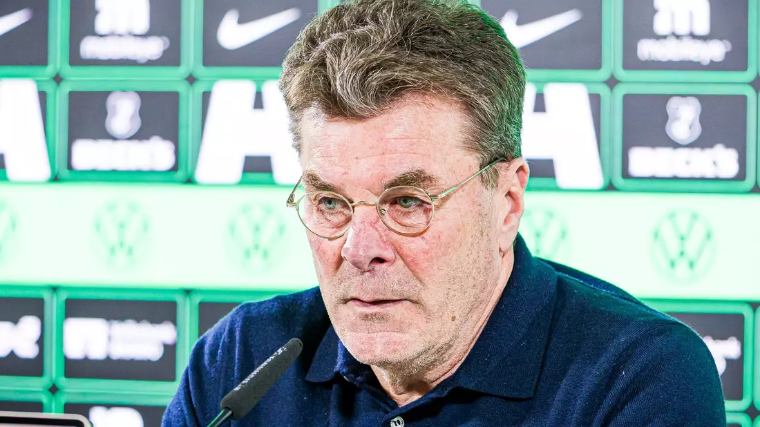 Dieter Hecking soll den VfL Wolfsburg vor dem Abstieg retten. - Bild: Moritz Frankenberg/dpa