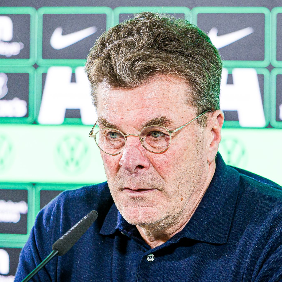 Dieter Hecking soll den VfL Wolfsburg vor dem Abstieg retten. - Foto: Moritz Frankenberg/dpa