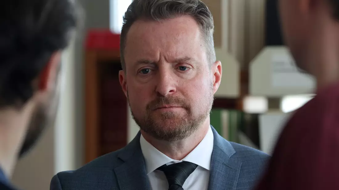Harald Nowack, Oberstaatsanwalt und Pressesprecher der Staatsanwaltschaft Rostock, unterrichtete die Öffentlichkeit über die Anklage.  - Bild: Bernd Wüstneck/dpa