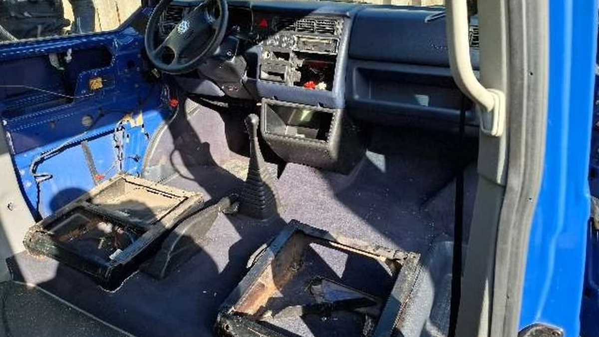 POL-GF: Pkw komplett ausgeräumt! - Foto: presseportal.de