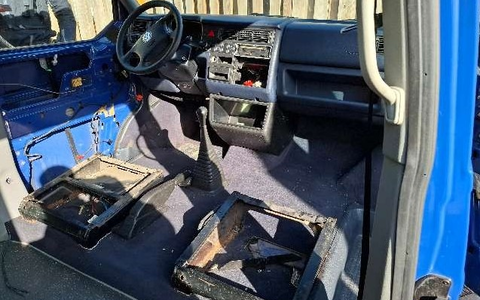 POL-GF: Pkw komplett ausgeräumt! - Foto: presseportal.de